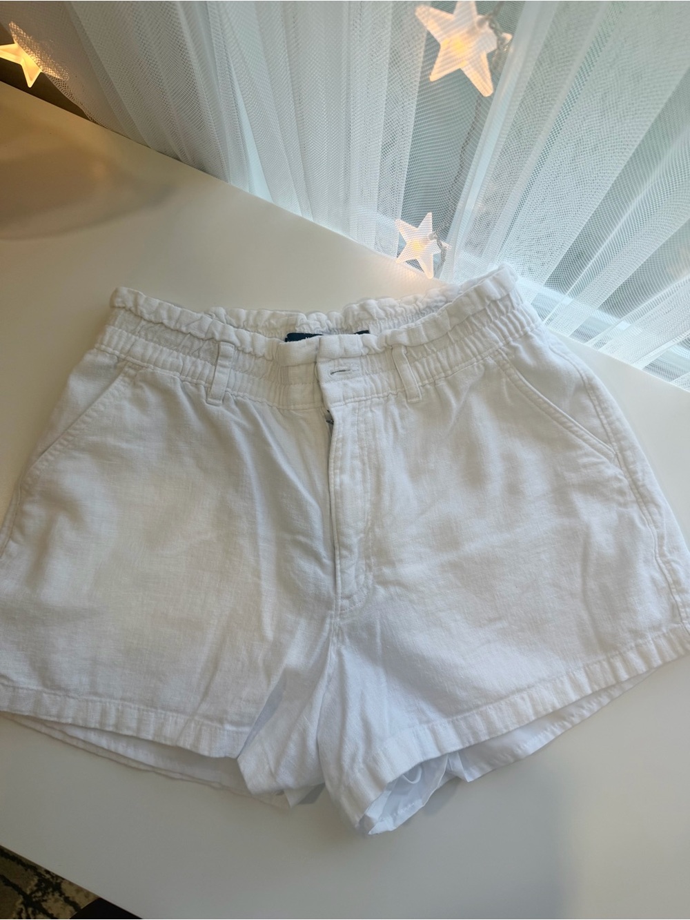 Hollister White High-Waist Elastic Shorts